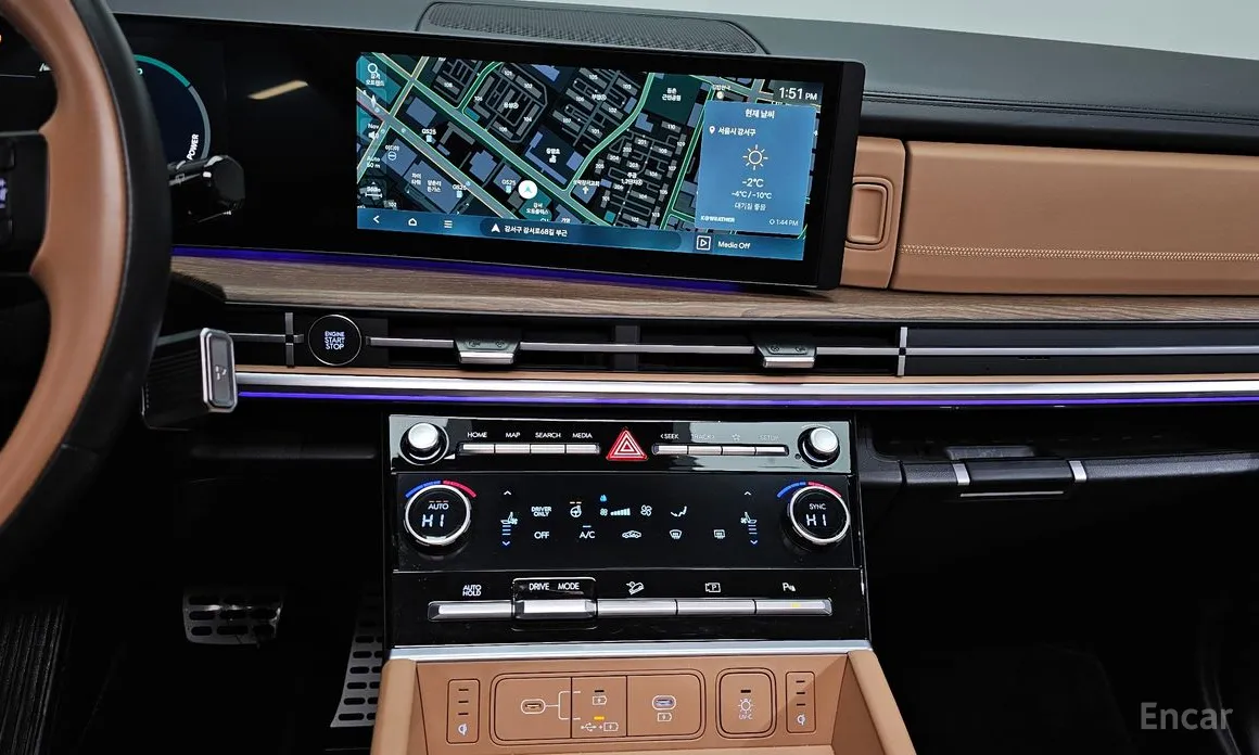 Фото 14 - Hyundai Santa Fe