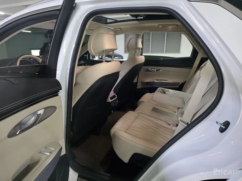 Photo 17 - Genesis GV70