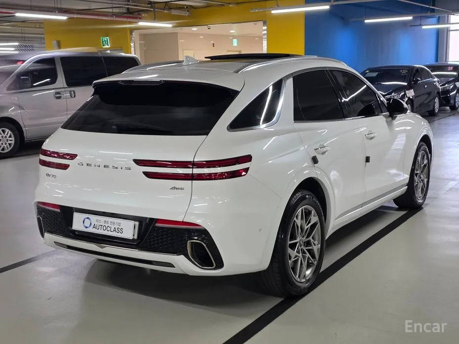 Photo 3 - Genesis GV70