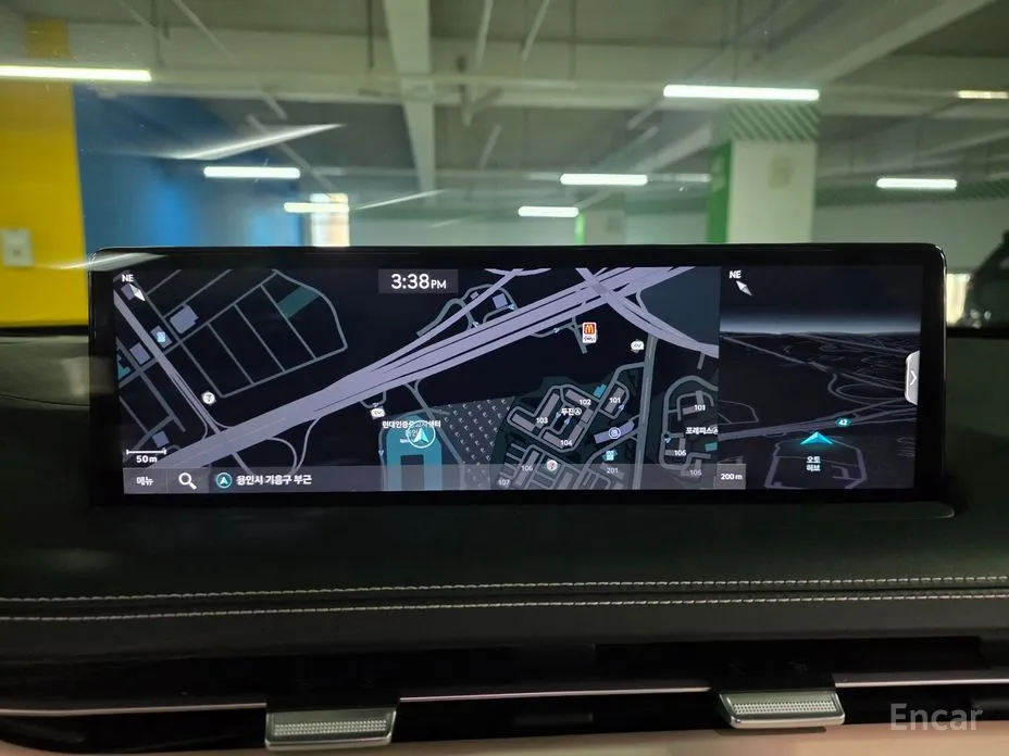 Photo 9 - Genesis GV70