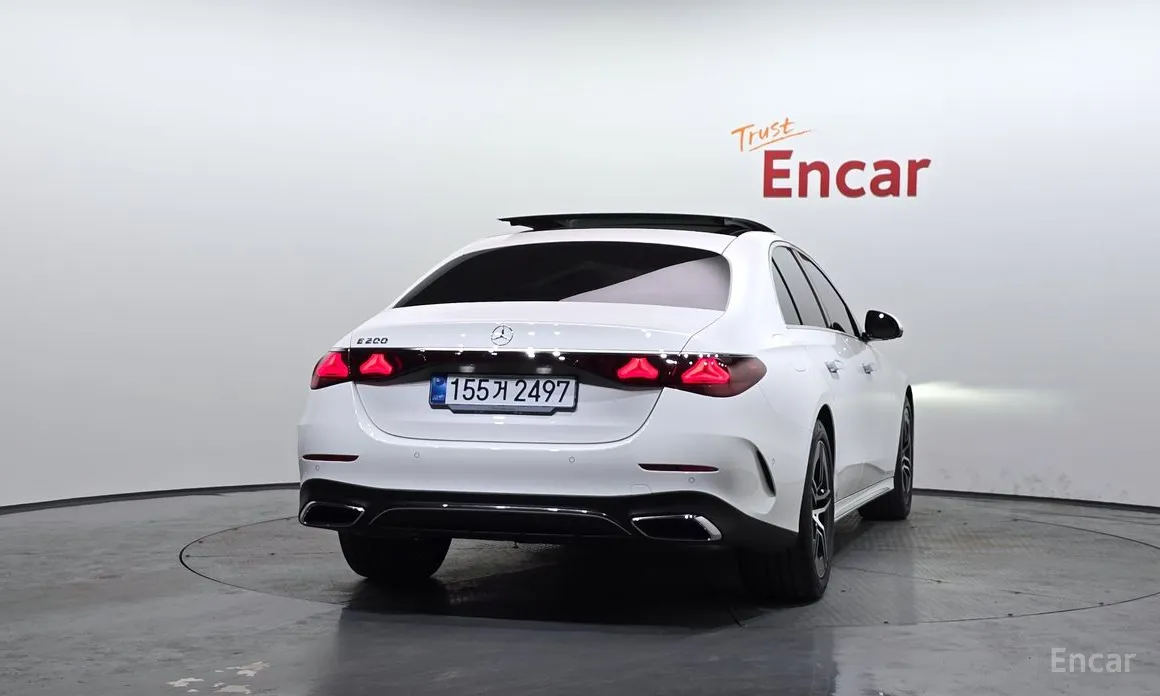 Фото 4 - Mercedes-Benz E-Class