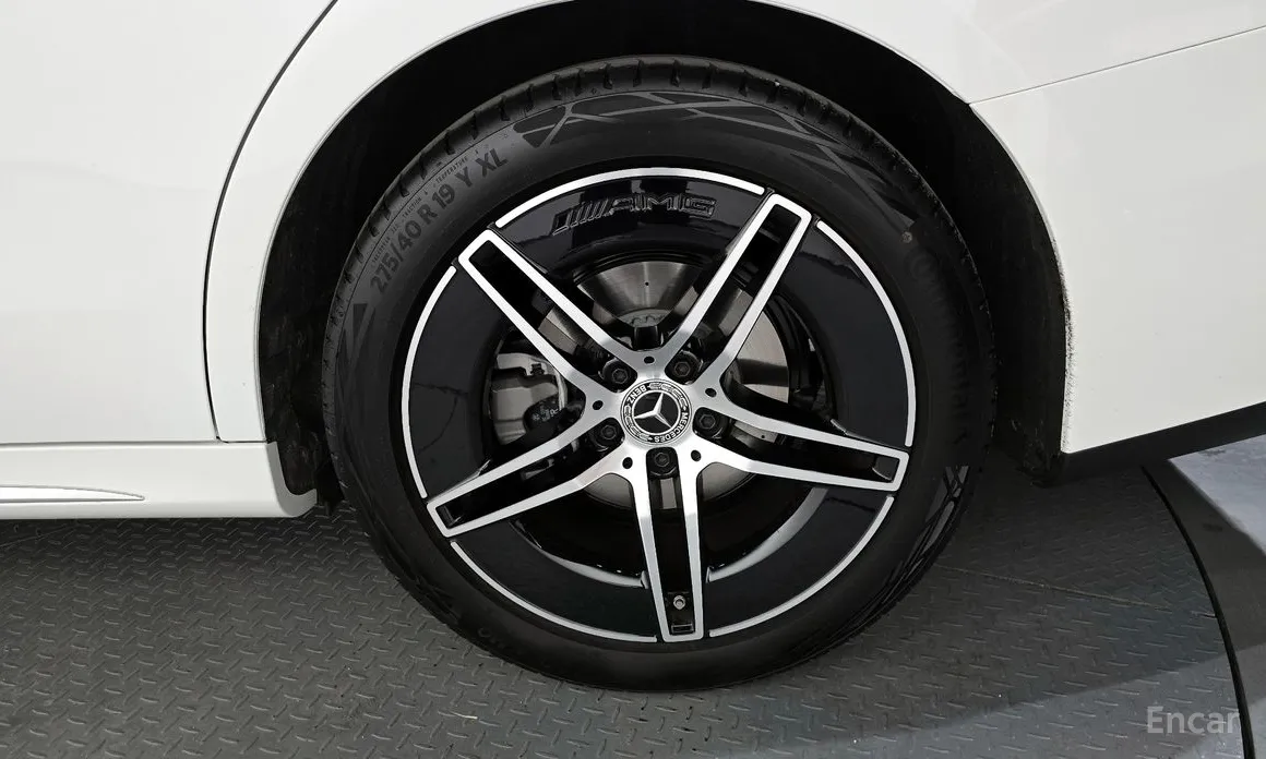 Фото 5 - Mercedes-Benz E-Class