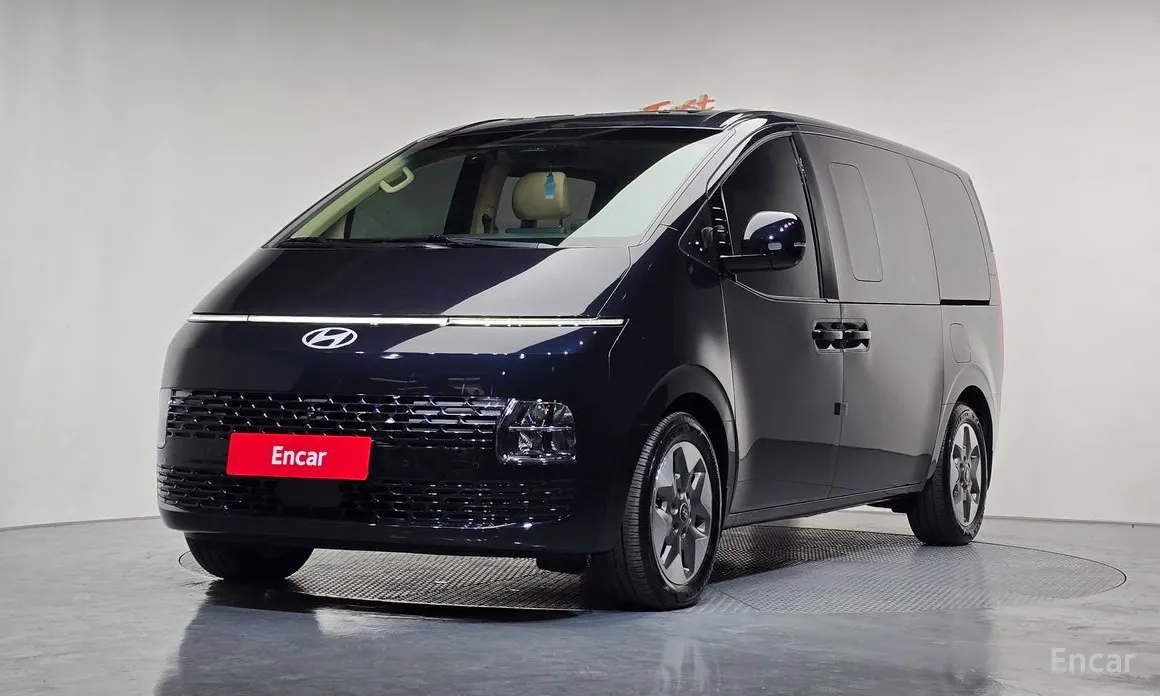 Фото 1 - Hyundai Staria