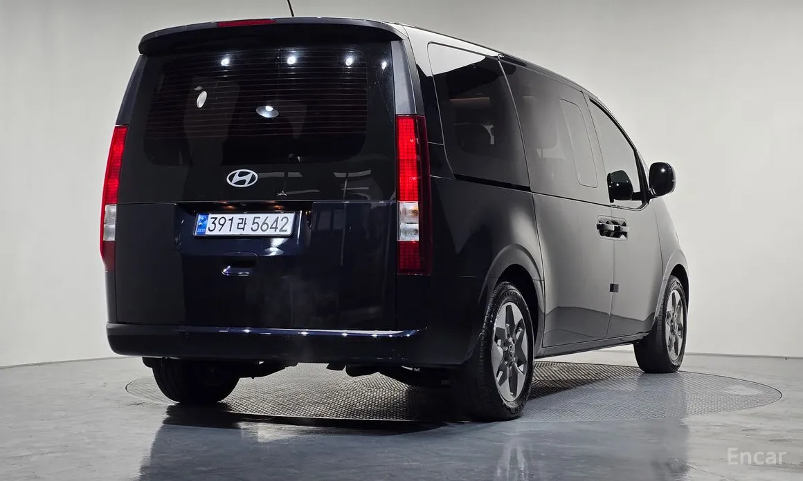 Фото 2 - Hyundai Staria