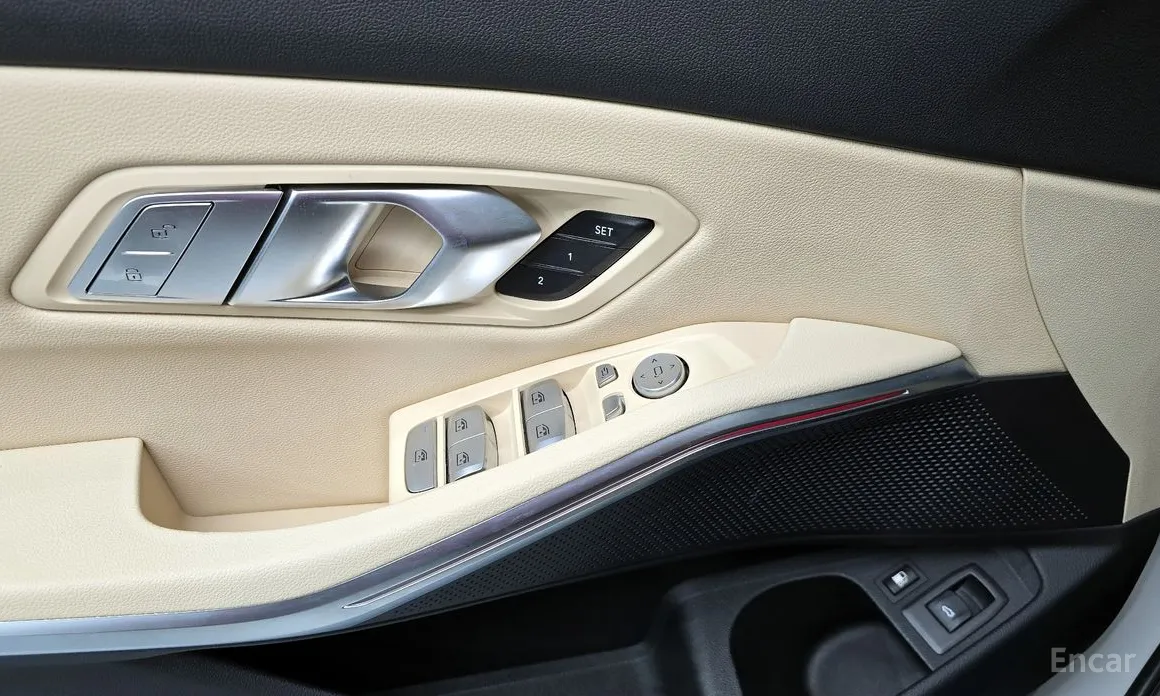 Photo 17 - BMW 3 Series