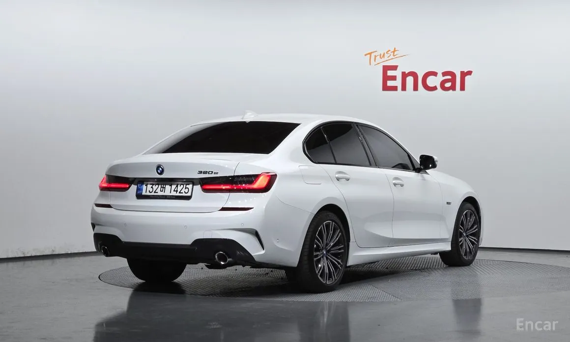 Photo 2 - BMW 3 Series