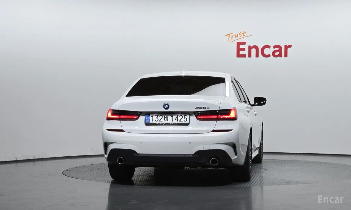 Photo 4 - BMW 3 Series