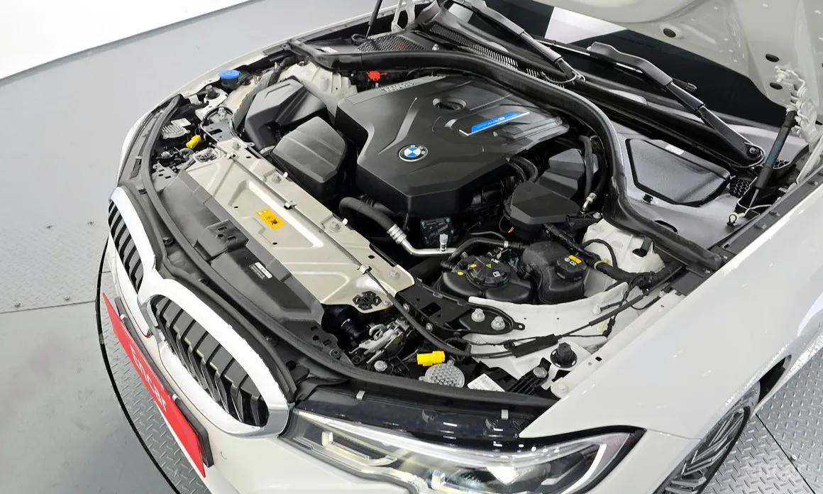 Photo 6 - BMW 3 Series