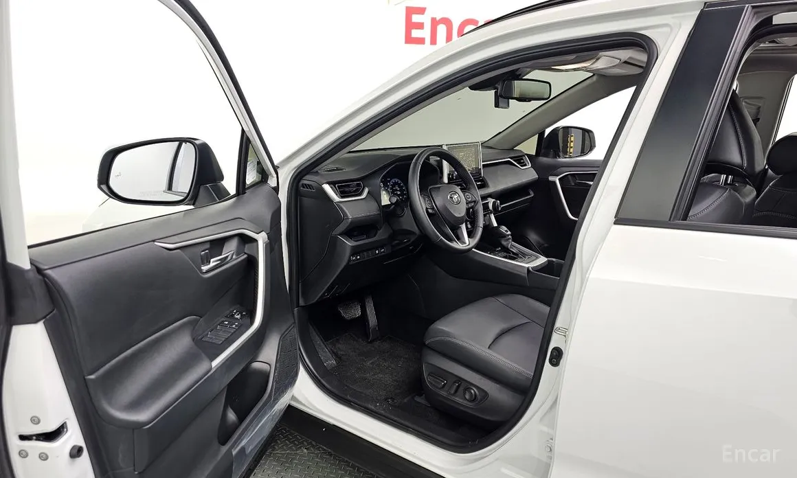 Фото 10 - Toyota RAV4