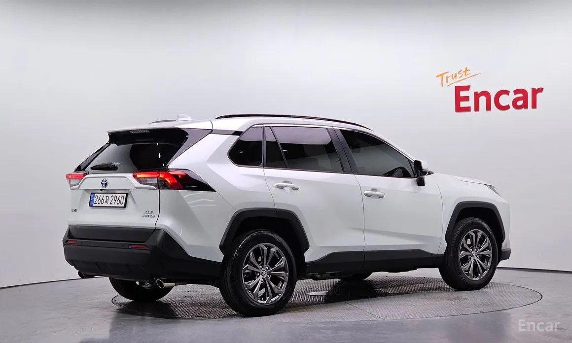 Фото 2 - Toyota RAV4