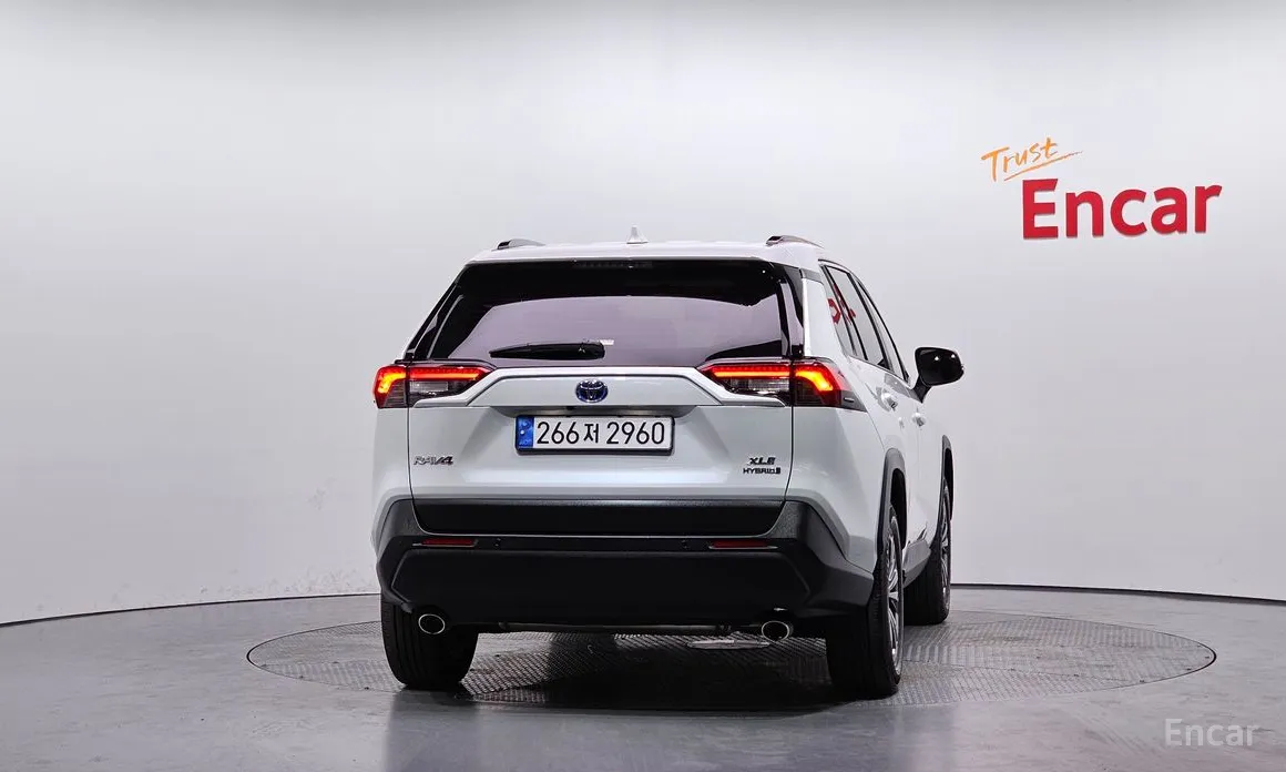 Фото 4 - Toyota RAV4