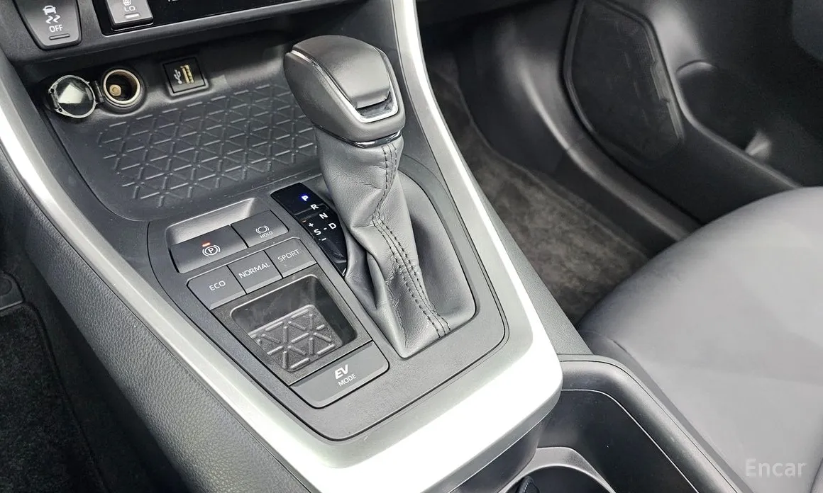 Фото 9 - Toyota RAV4