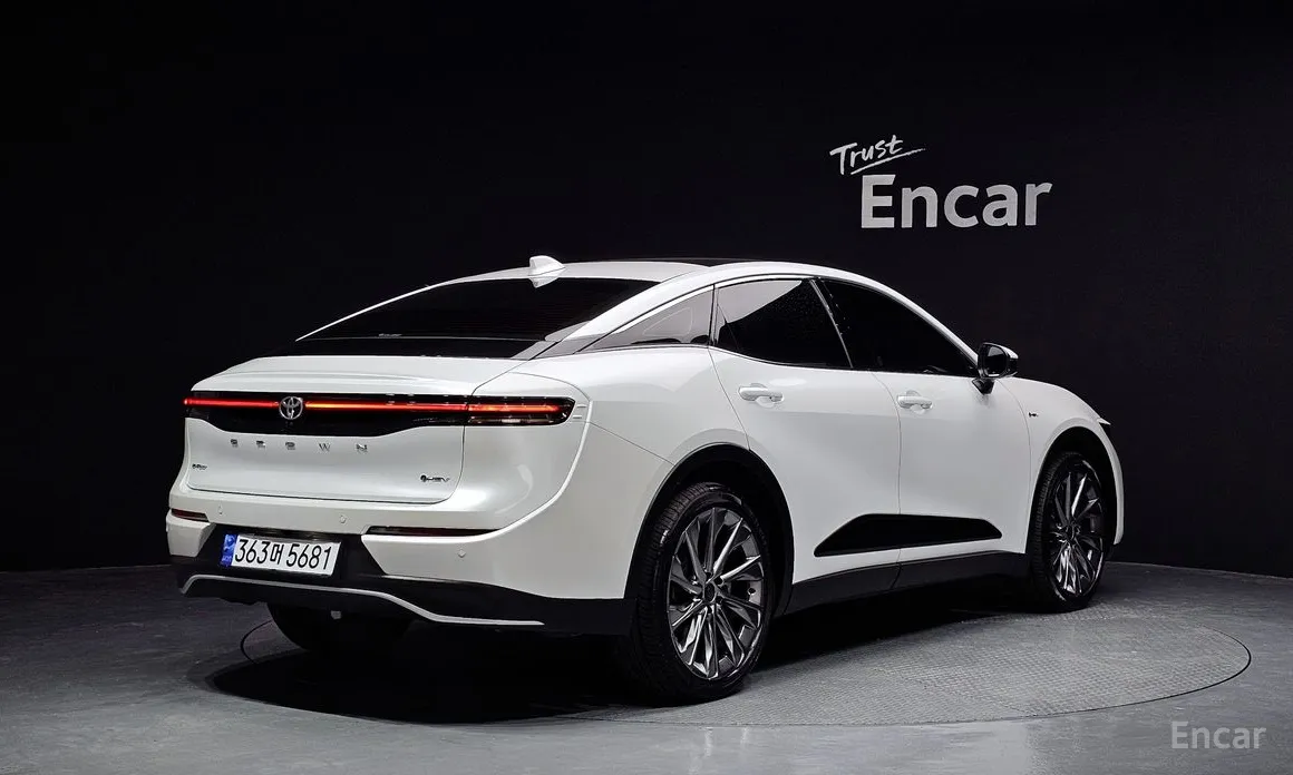 Фото 2 - Toyota Crown