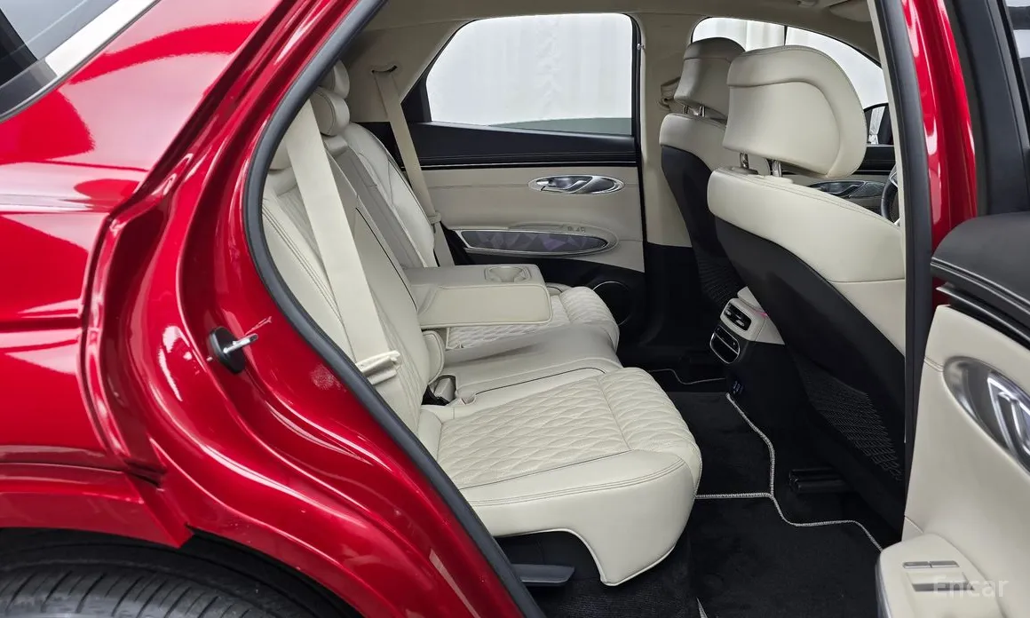 Photo 12 - Genesis GV70