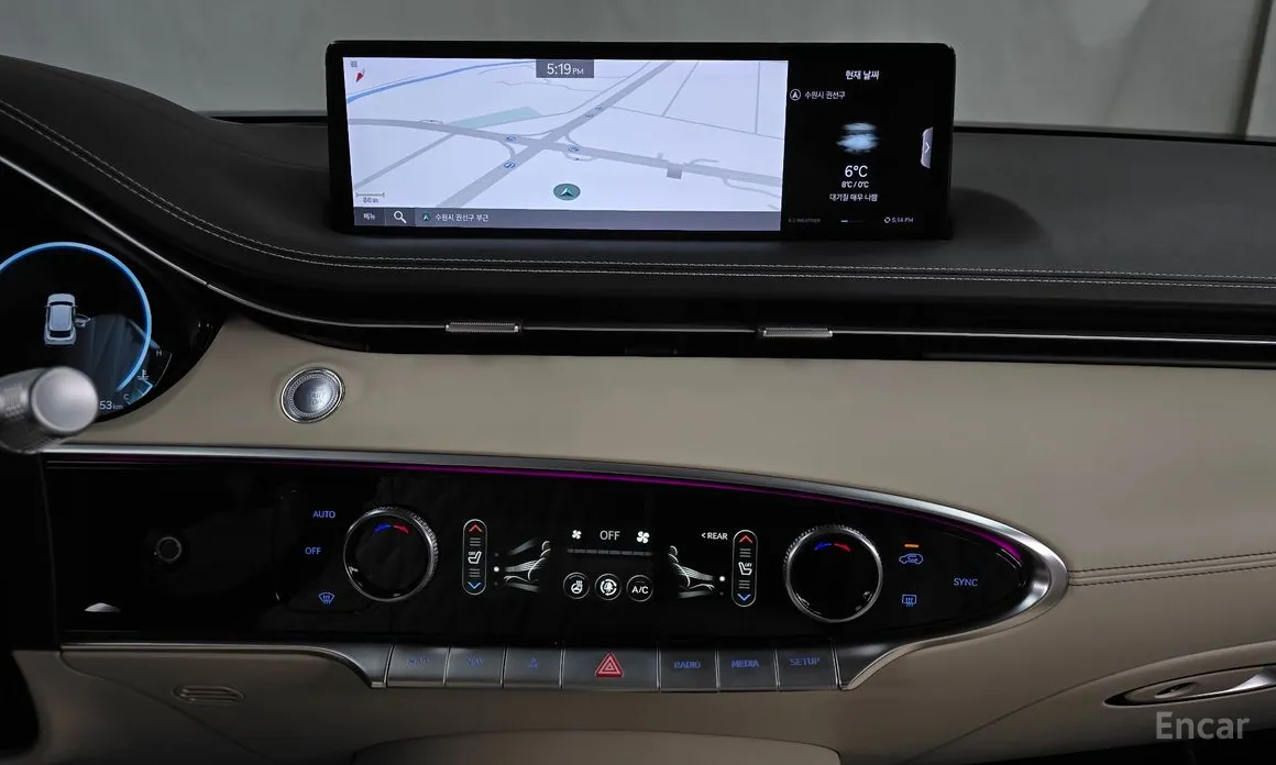 Photo 14 - Genesis GV70