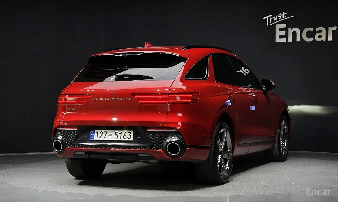 Photo 2 - Genesis GV70