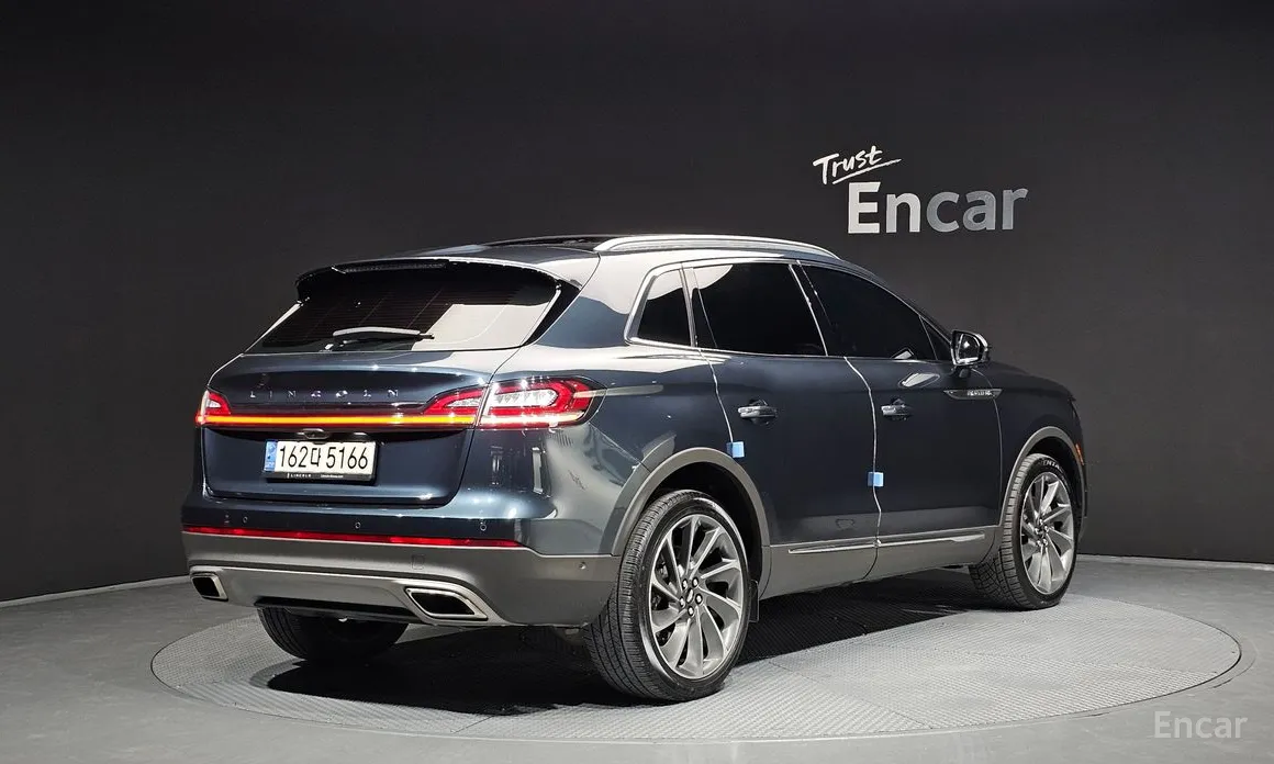 Фото 2 - Lincoln Nautilus