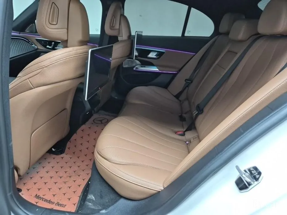 Фото 10 - Mercedes-Benz E-Class