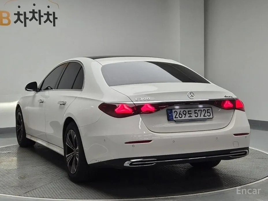 Фото 2 - Mercedes-Benz E-Class