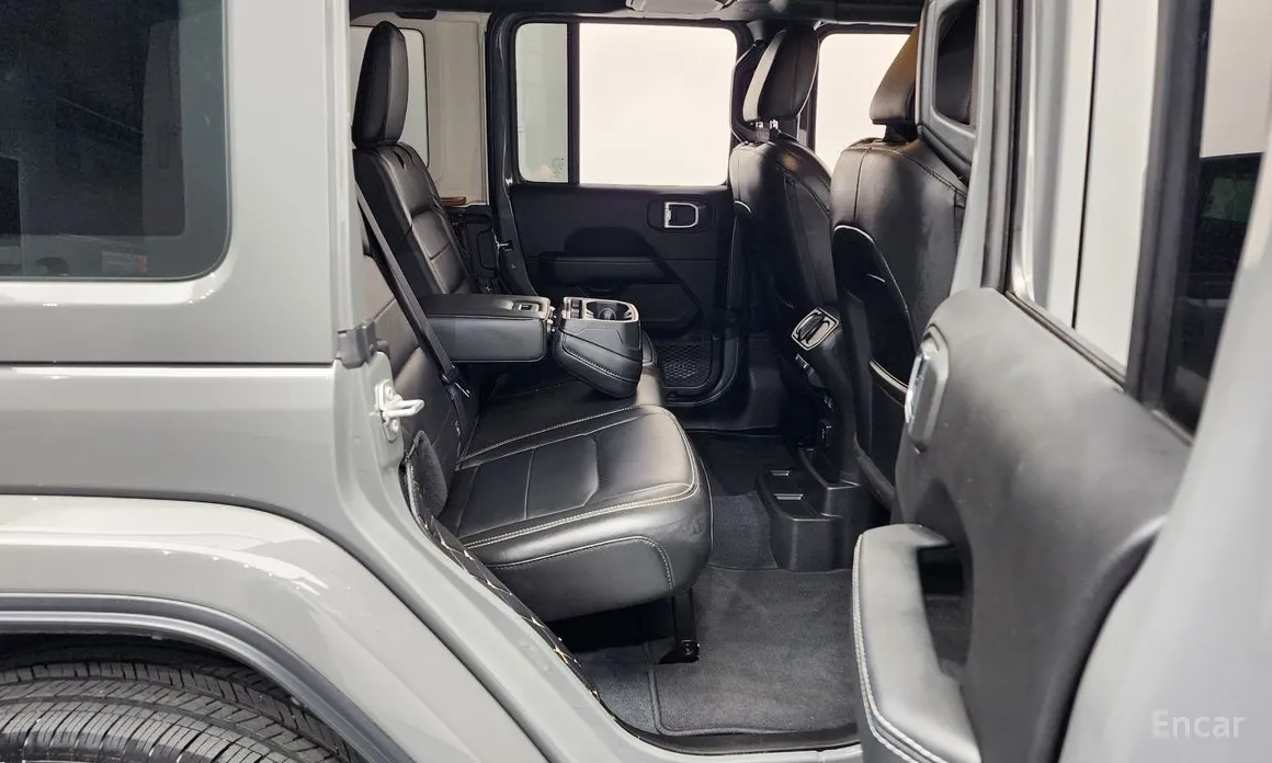 Фото 12 - Jeep Wrangler