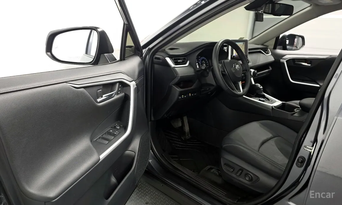 Фото 10 - Toyota RAV4