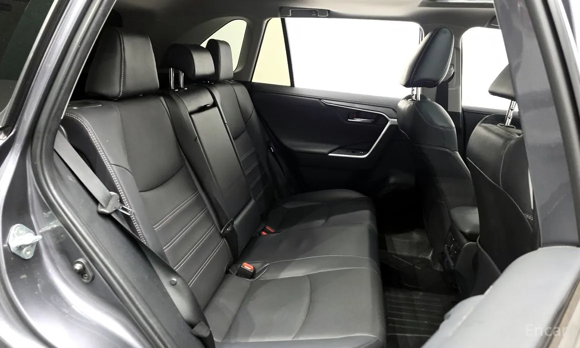 Фото 12 - Toyota RAV4