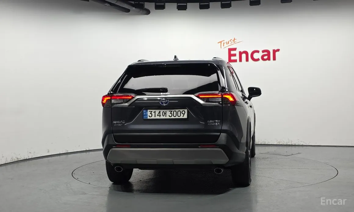 Фото 4 - Toyota RAV4