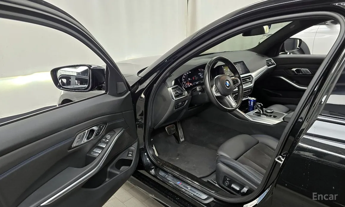 Photo 10 - BMW 3 Series