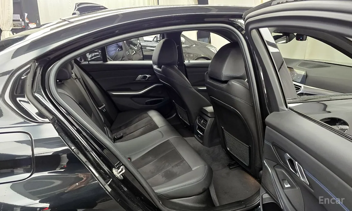 Photo 12 - BMW 3 Series