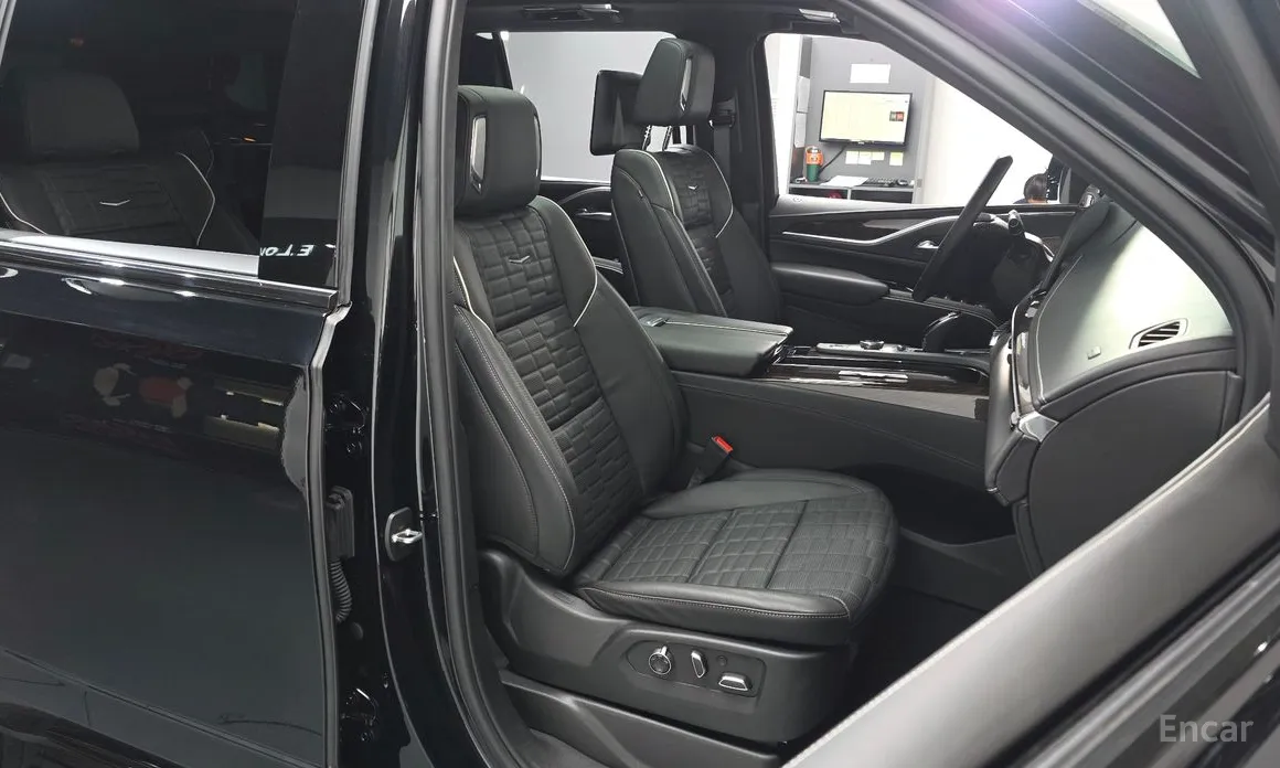 Фото 10 - Cadillac Escalade