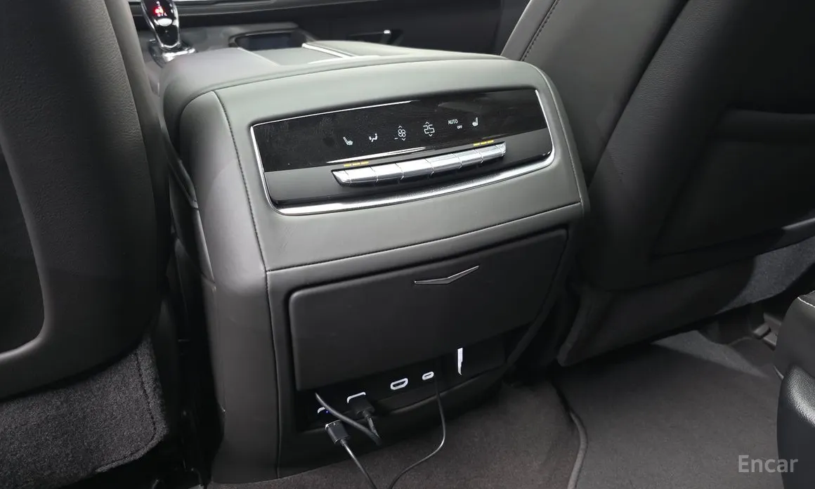 Фото 18 - Cadillac Escalade