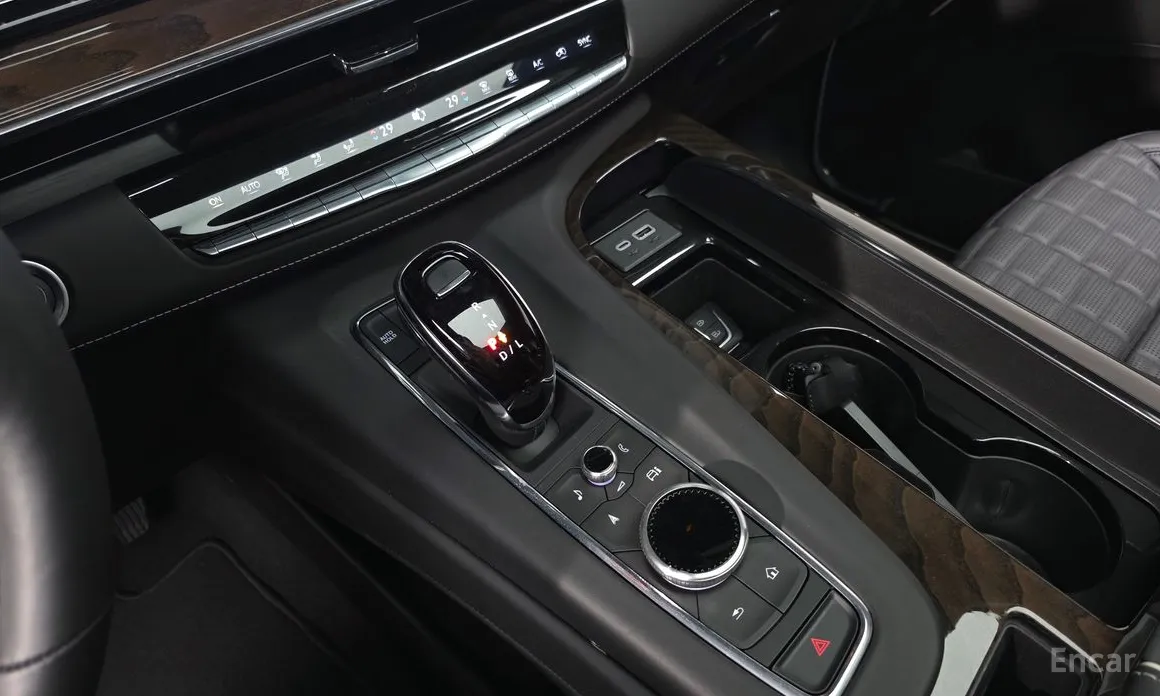 Фото 9 - Cadillac Escalade