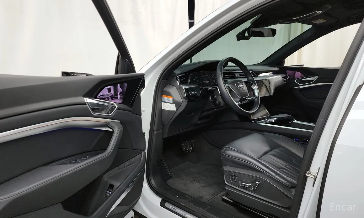 Фото 10 - Audi e-tron