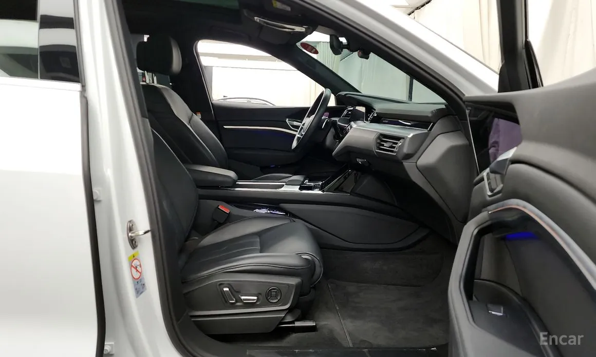 Фото 11 - Audi e-tron