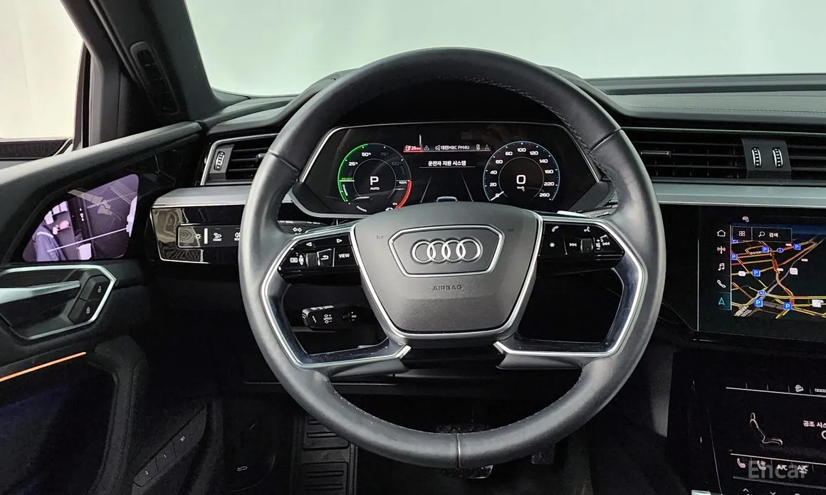 Фото 13 - Audi e-tron