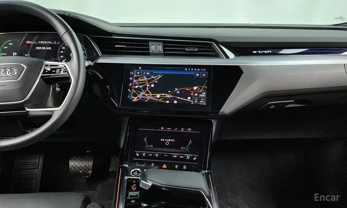 Фото 14 - Audi e-tron