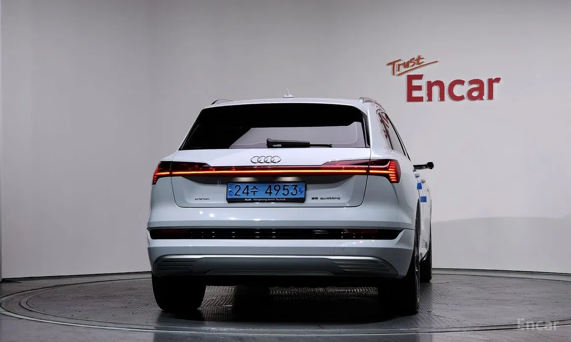 Фото 4 - Audi e-tron