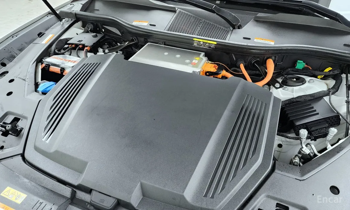 Фото 6 - Audi e-tron