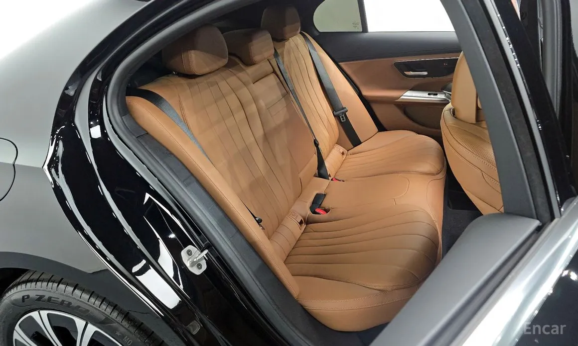 Фото 12 - Mercedes-Benz E-Class