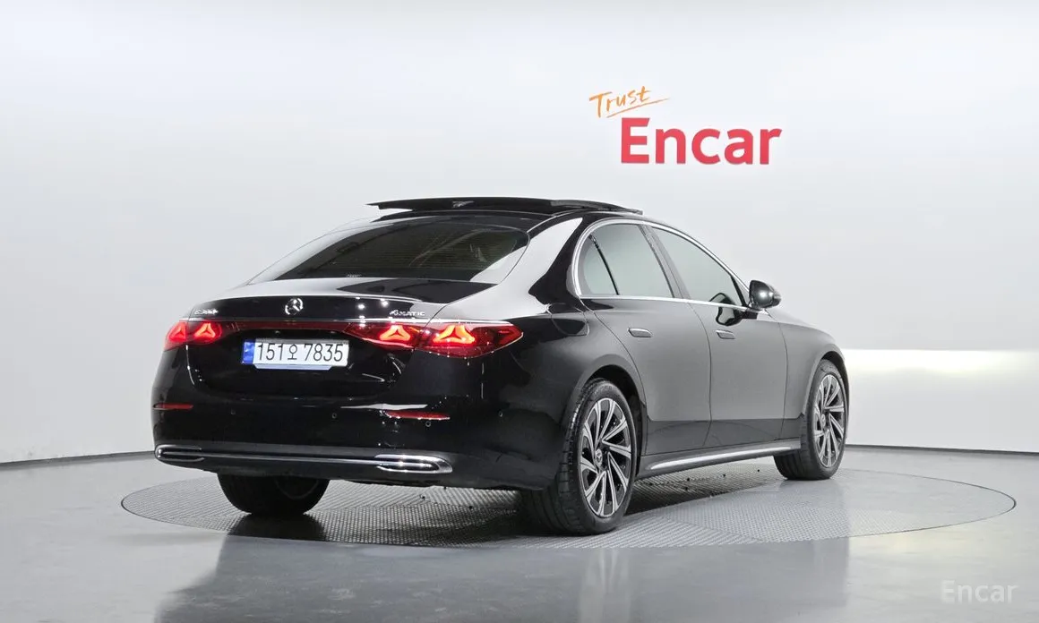 Фото 2 - Mercedes-Benz E-Class