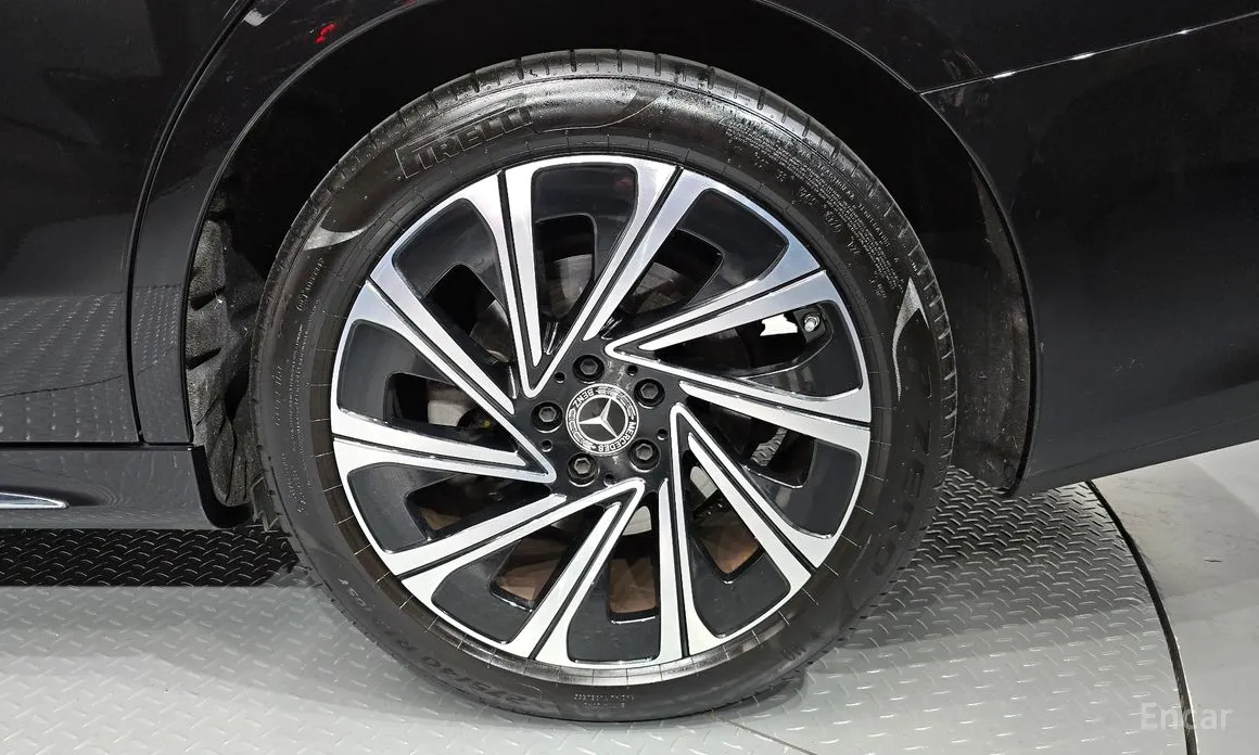 Фото 5 - Mercedes-Benz E-Class