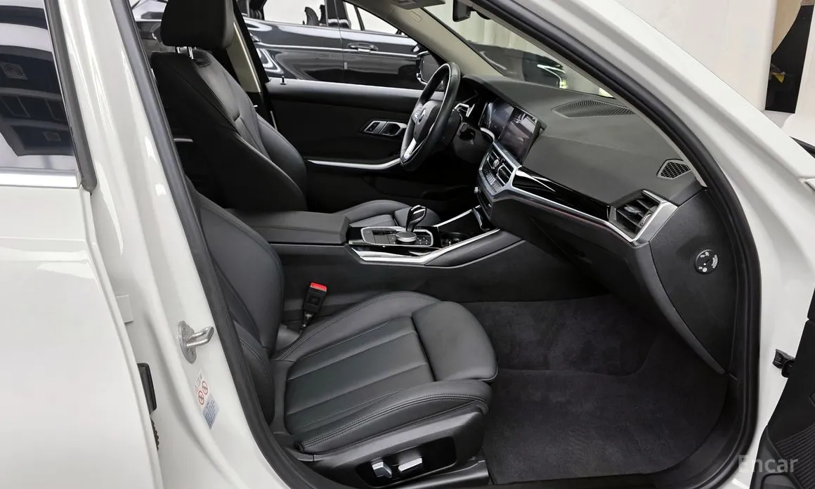 Photo 11 - BMW 3 Series