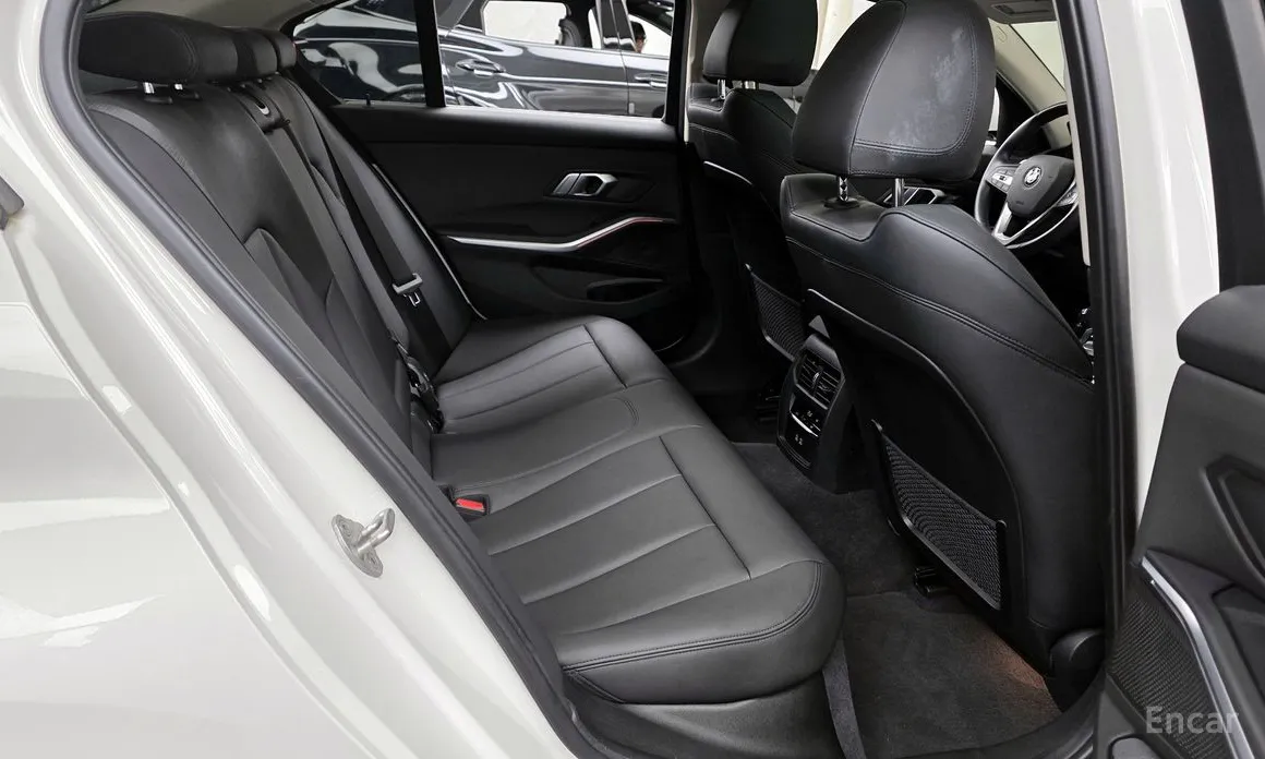 Photo 12 - BMW 3 Series