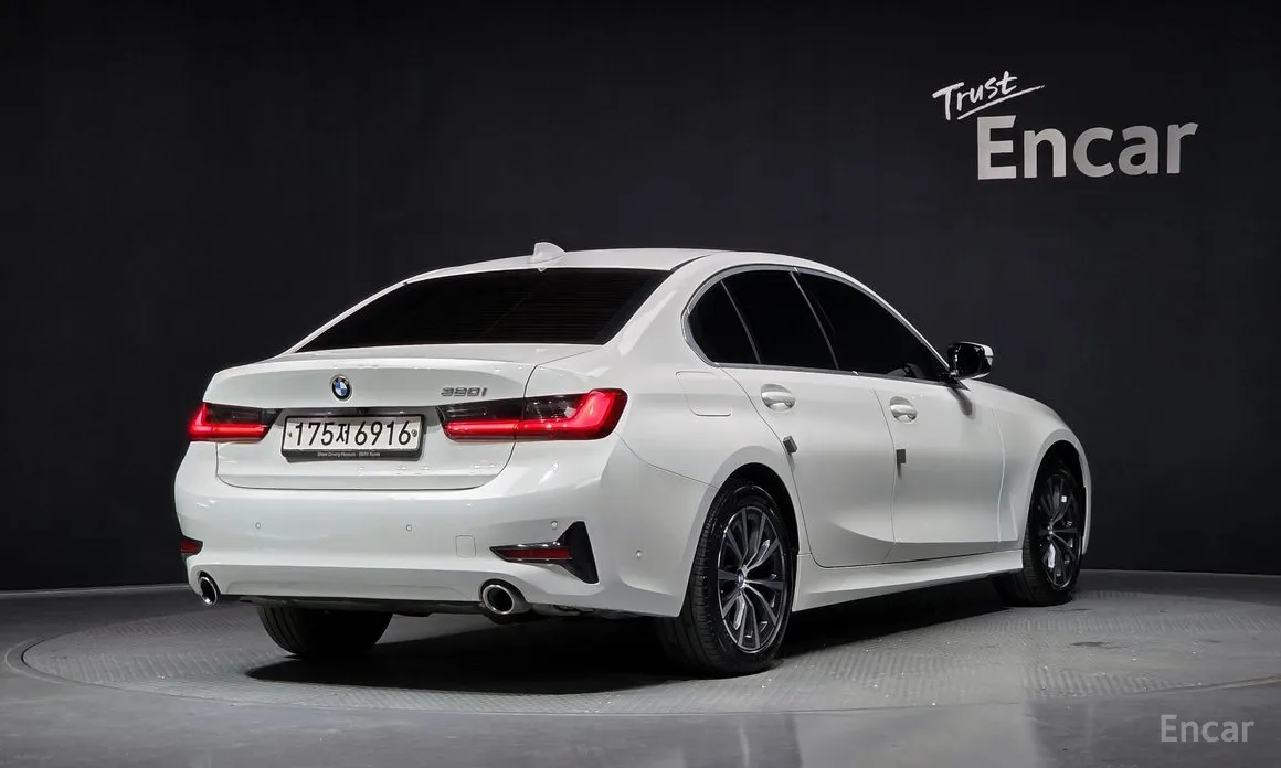 Photo 2 - BMW 3 Series