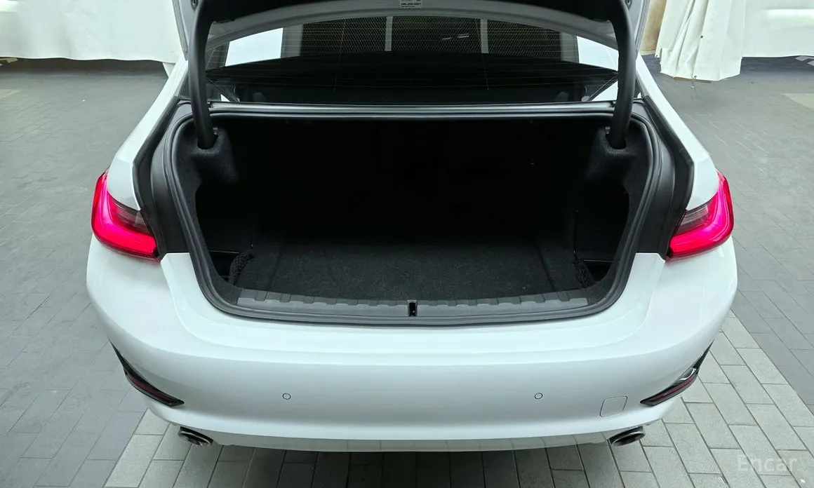 Photo 20 - BMW 3 Series