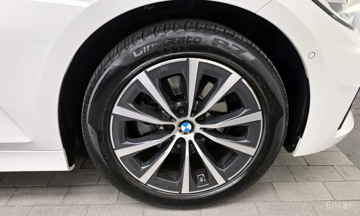 Photo 5 - BMW 3 Series