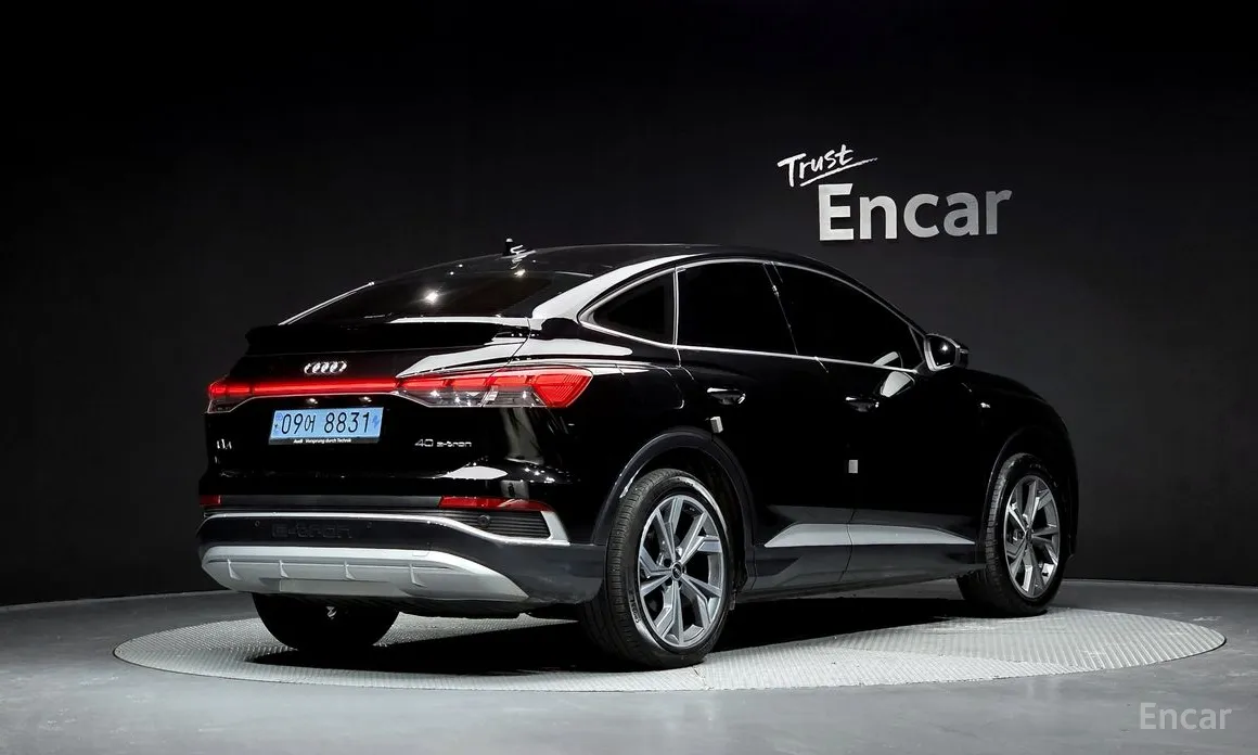 Фото 2 - Audi Q4 e-tron