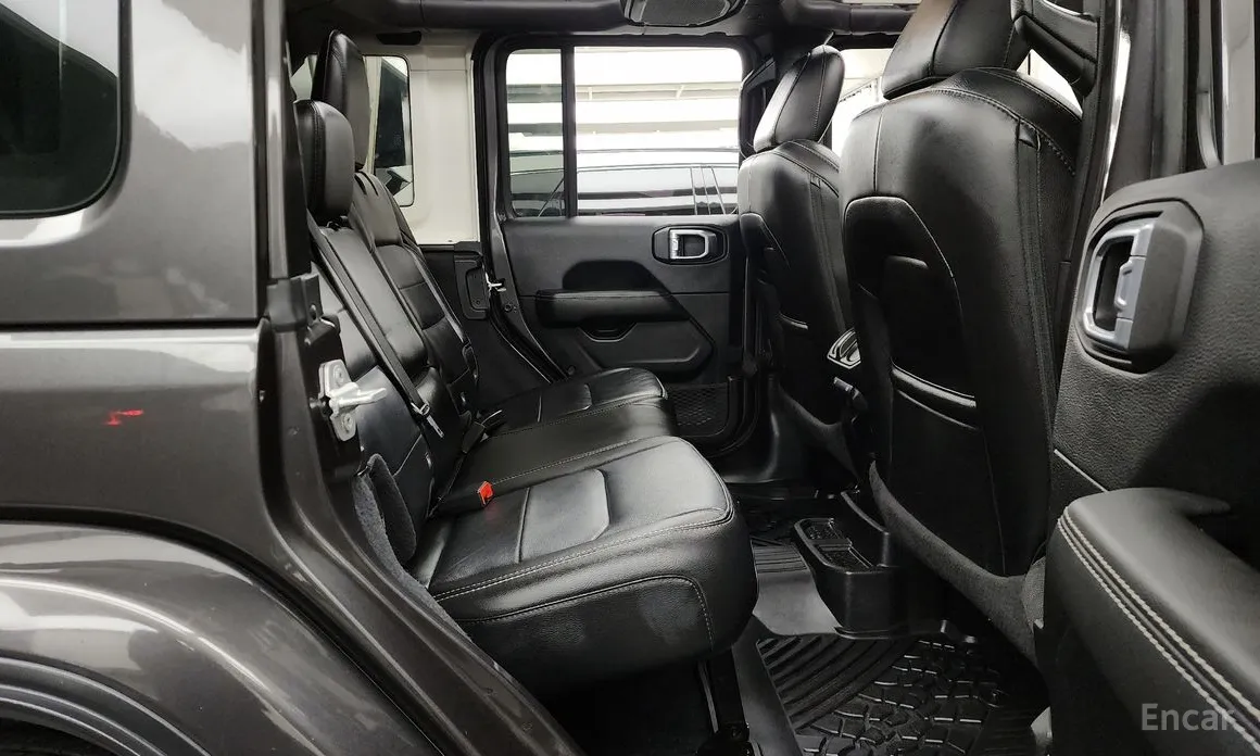 Фото 12 - Jeep Wrangler