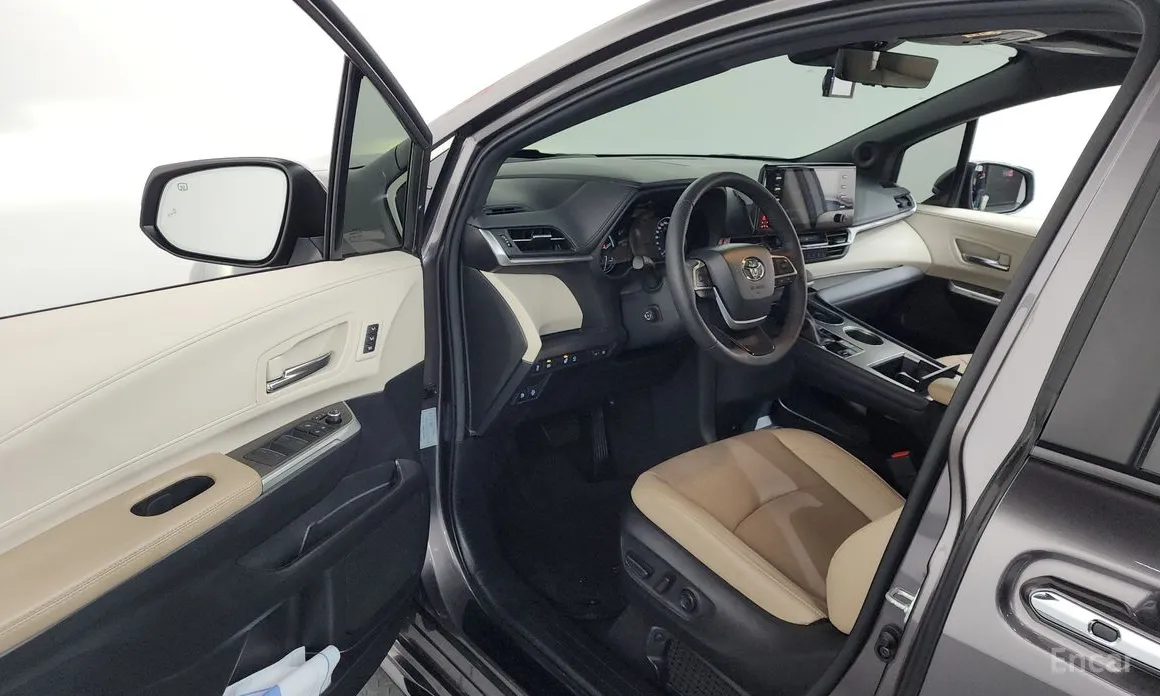 Фото 10 - Toyota Sienna