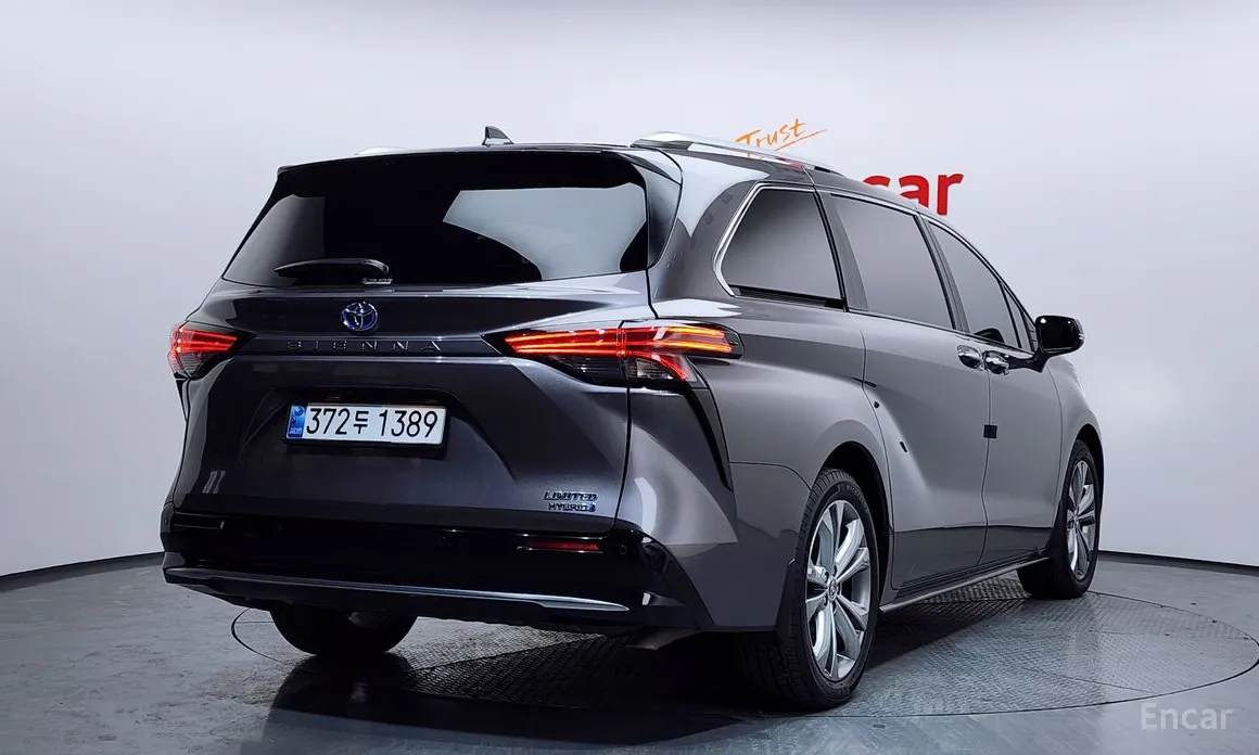 Фото 2 - Toyota Sienna